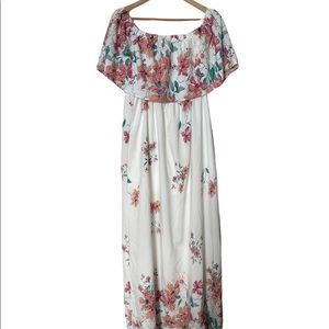 🌺 Gorgeous off Shoulder maxi dress with tropical pattern.